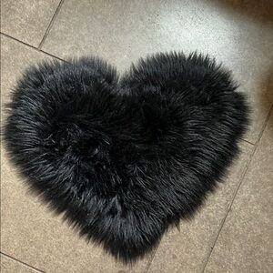 🖤Luxurious Black Heart-Shaped Faux Fur Rug